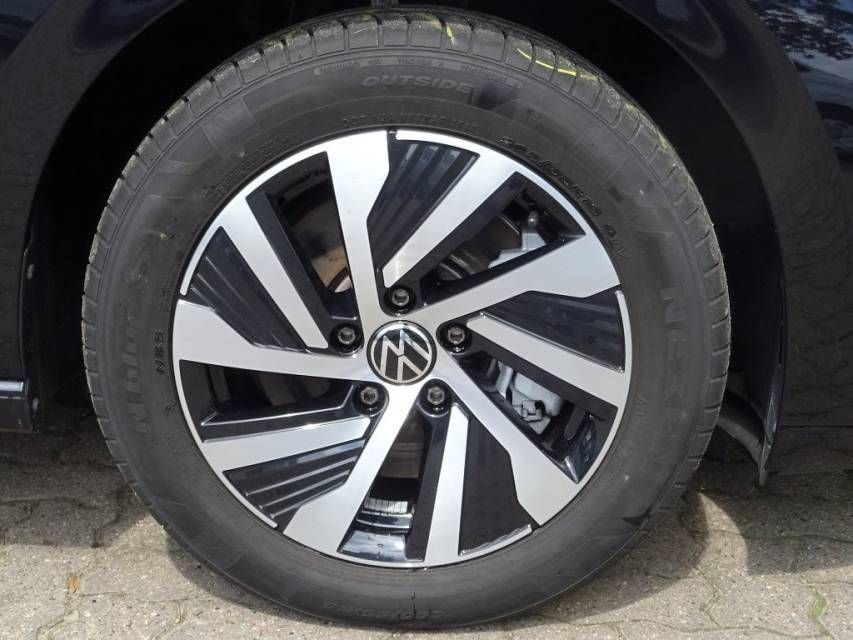 Fahrzeugabbildung Volkswagen Golf VIII 1.4 eHybrid Style