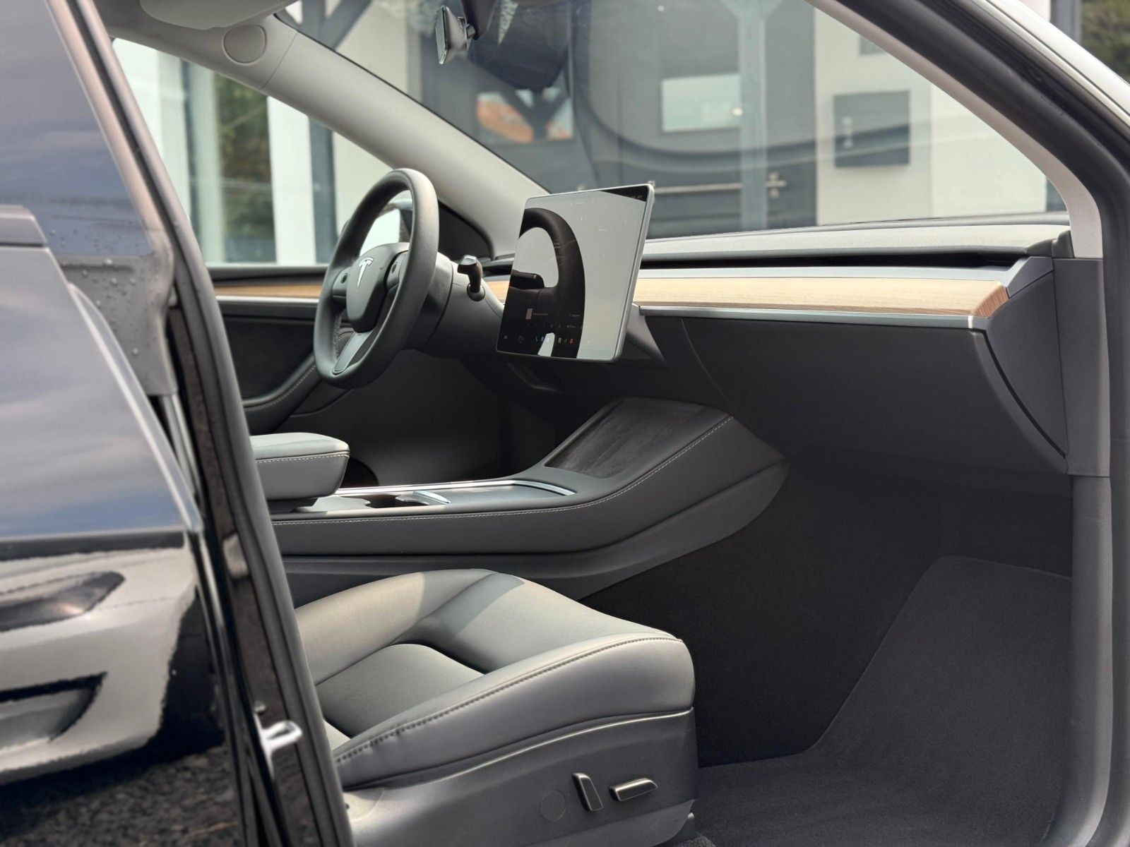 Tesla Model Y Long Range AWD Ryzen AHK 1.Hand MwSt. foto 17