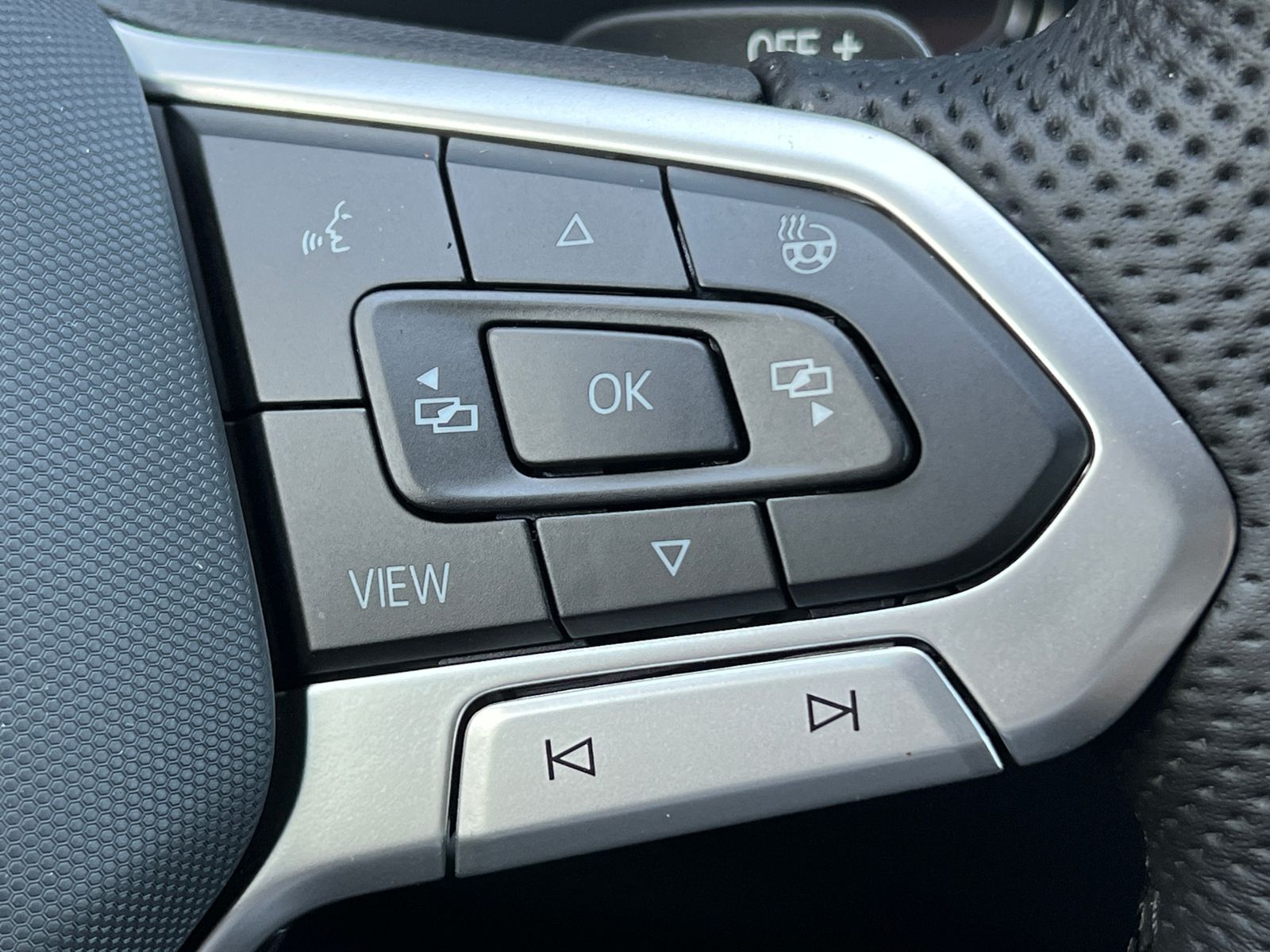 Fahrzeugabbildung Volkswagen T-Roc R-Line 1.5 TSI DSG *Black Style, AHK, Pano