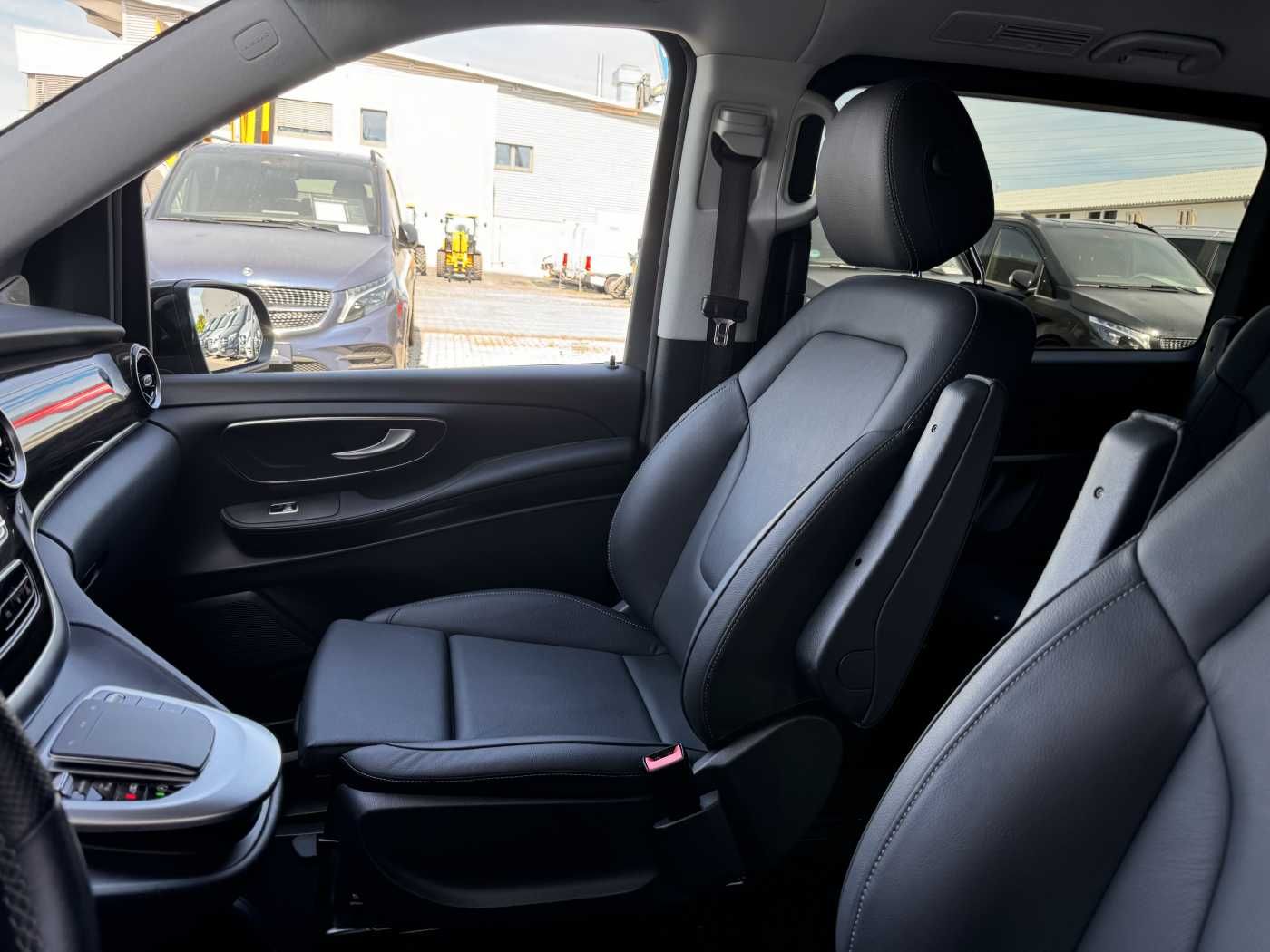 Fahrzeugabbildung Mercedes-Benz V 300 d AVA Extralang AIRMATIC Standheiz 360Kam