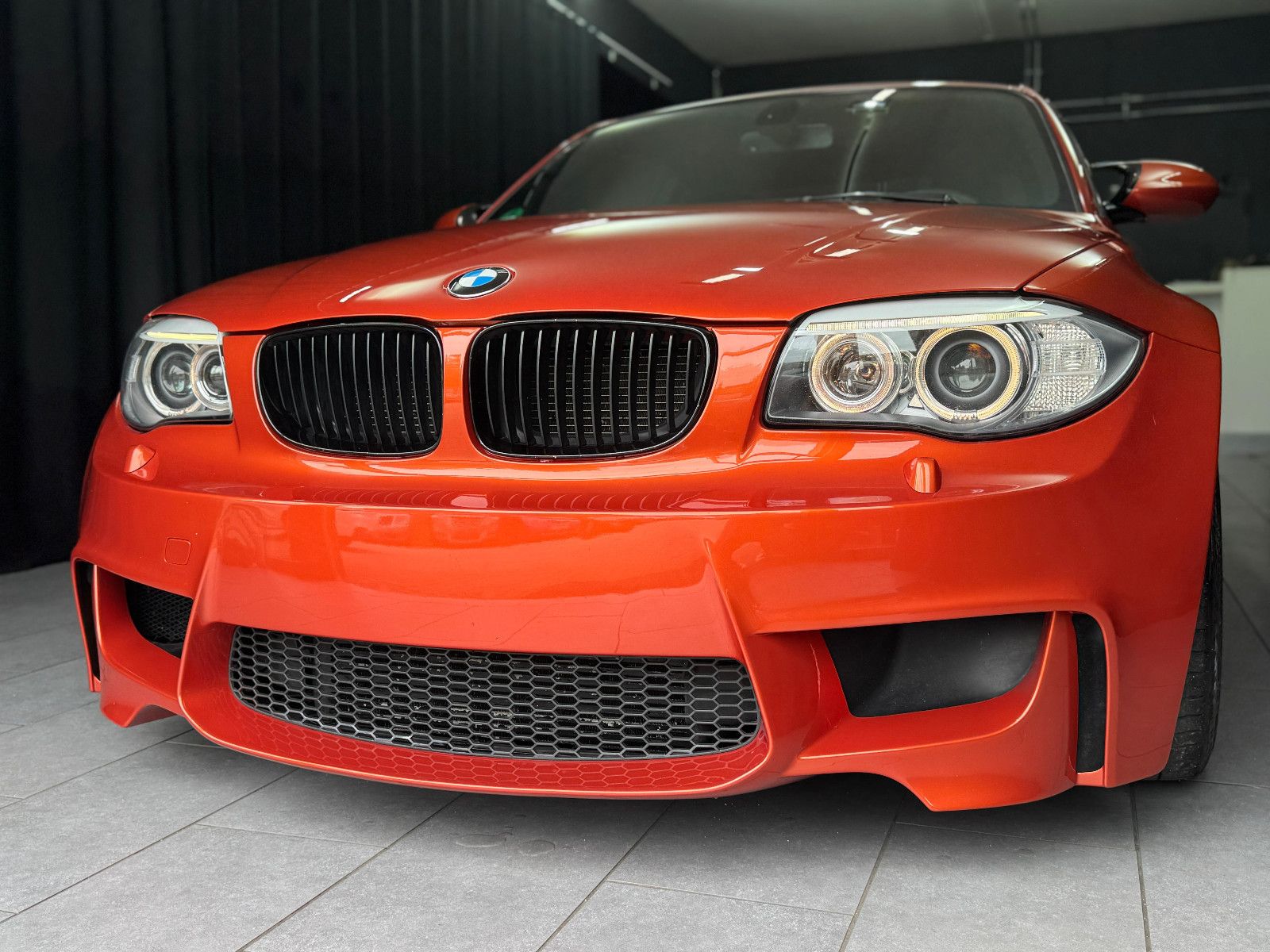 Fahrzeugabbildung BMW 1er M Coupe|H&K|AKRA|PERFORMANCE SITZE|DREXLER|