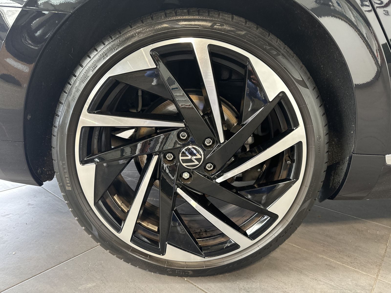 Fahrzeugabbildung Volkswagen Arteon 2.0 TSI DSG R-Line NAV+MATRIX+ACC+VCOCK