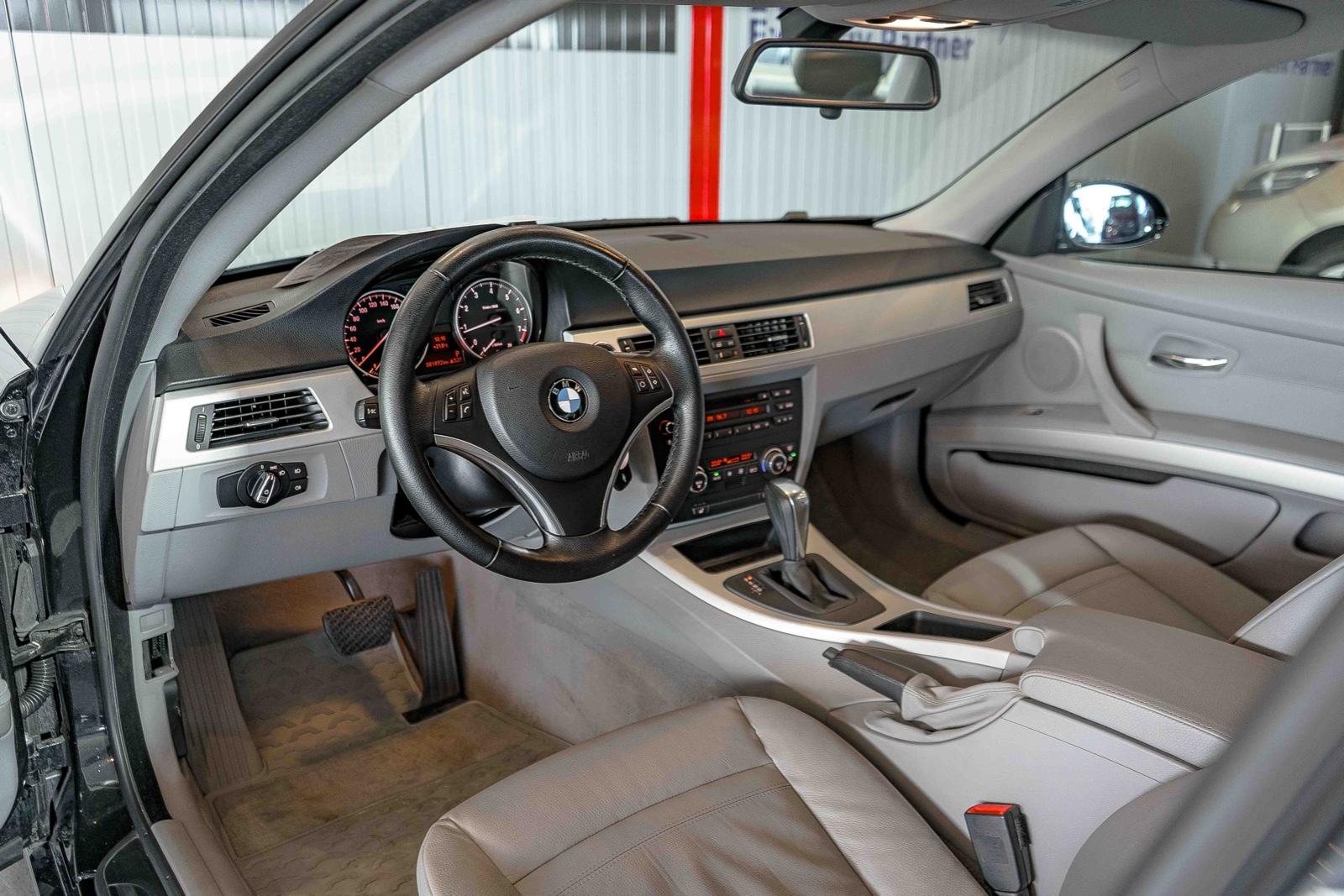 BMW 320i COUPÉ 2.0 170ch BVA Sièges chauffants cuir PDC Historique BMW présent - 1ERE MAIN