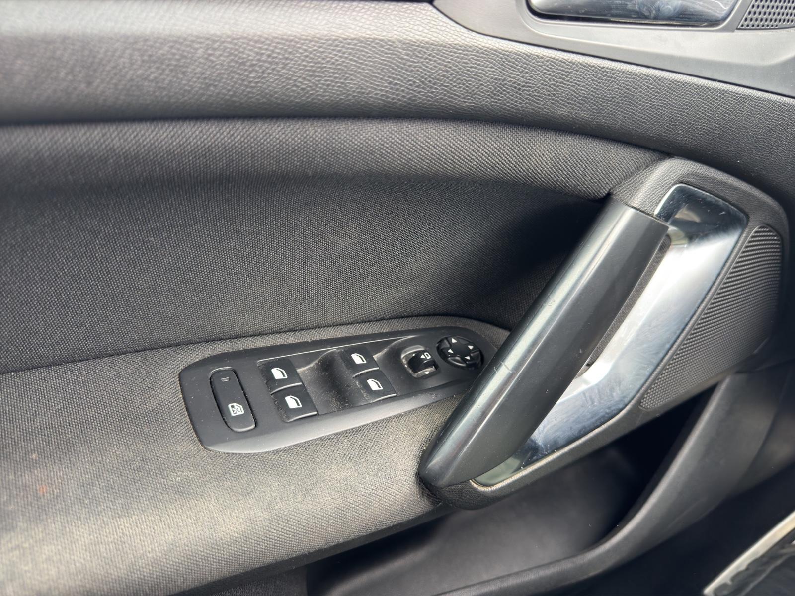 Peugeot 308 2015 — фото 14