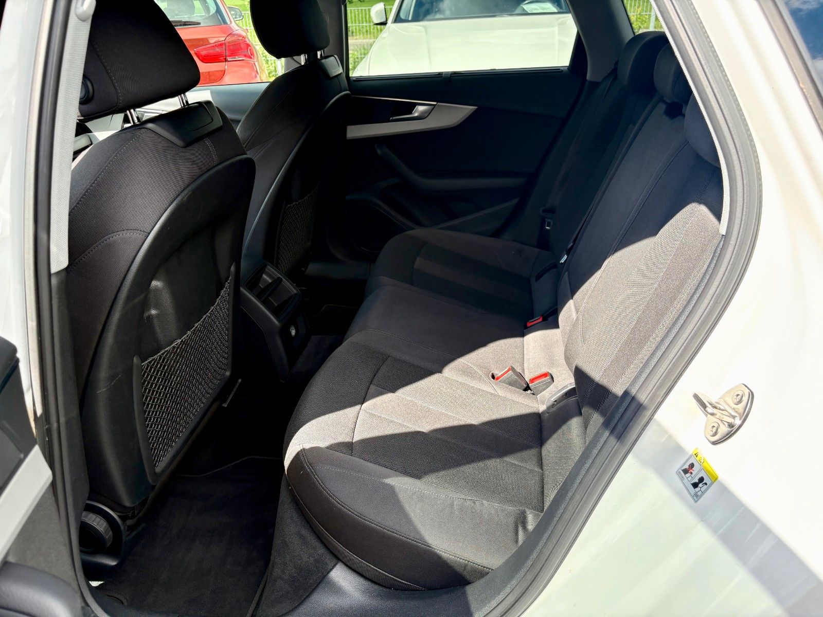 Fahrzeugabbildung Audi A4 Avant 35 TDI basis Navi AHK 1.HAND LED SPORTS