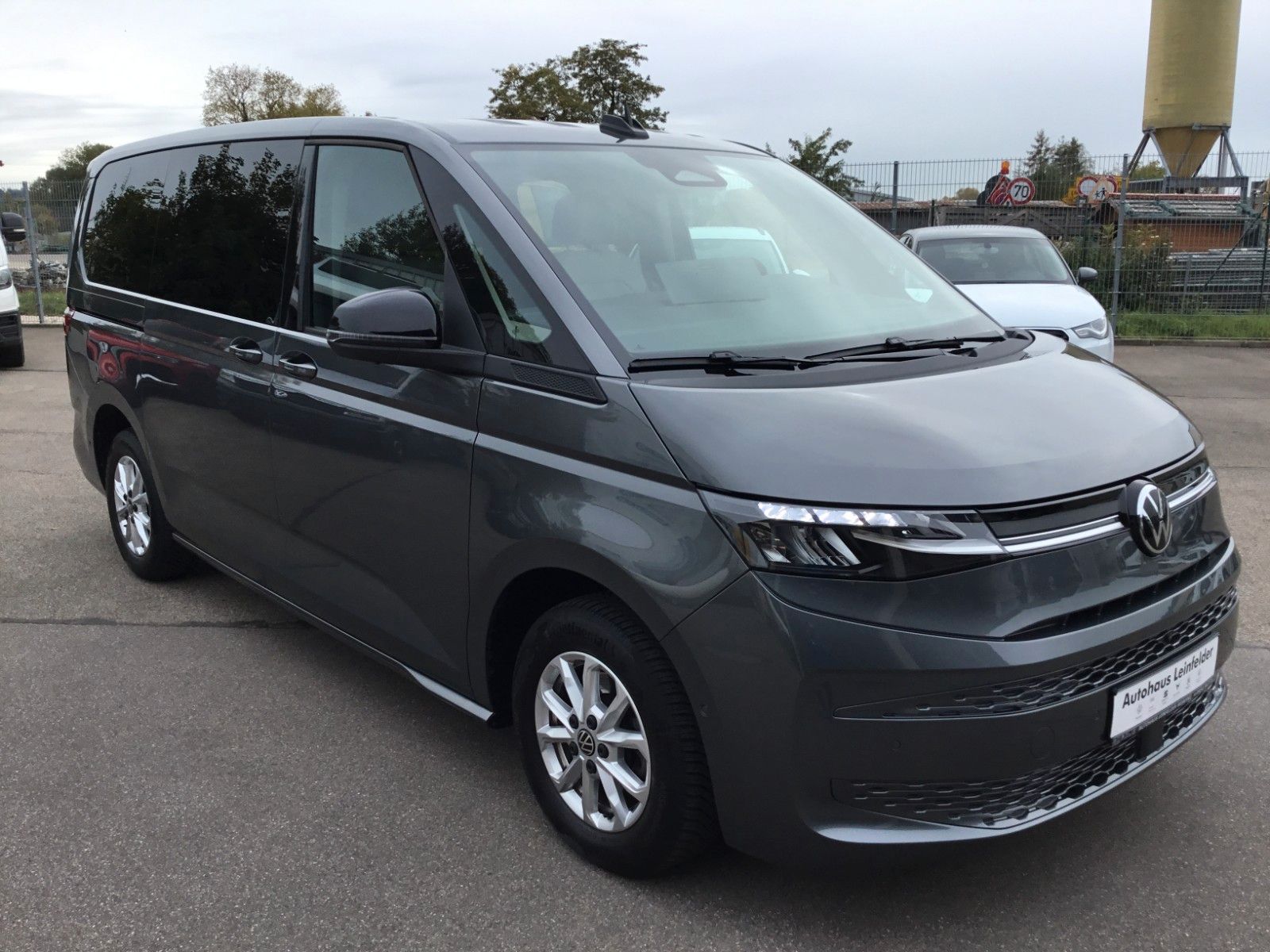 Fahrzeugabbildung Volkswagen T7 Multivan Life TDI DSG LÜ+AHK+ACC+LED+Leder