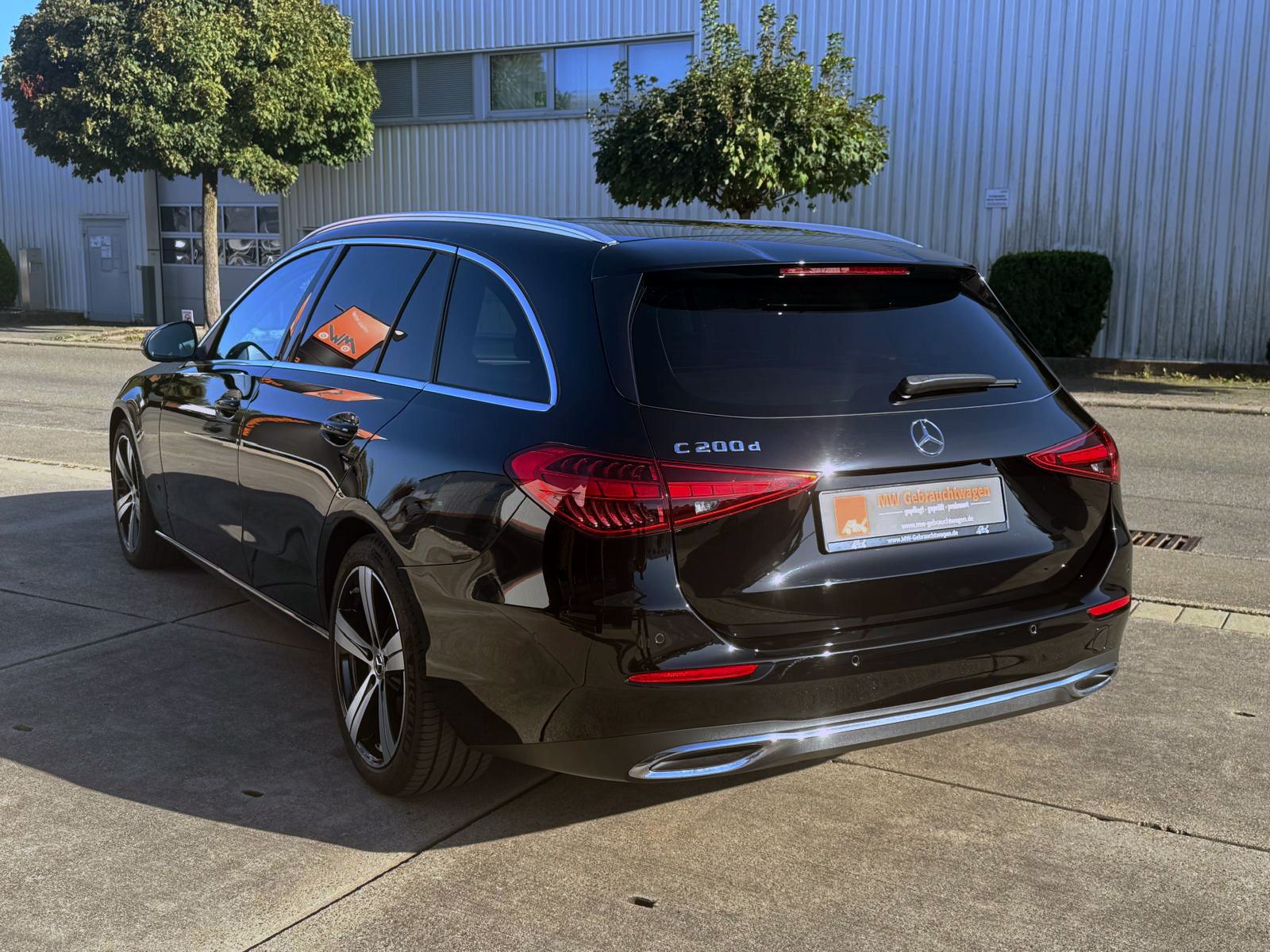 Fahrzeugabbildung Mercedes-Benz C200d T-Modell Avantgarde ACC KAM AHK SHZ LED