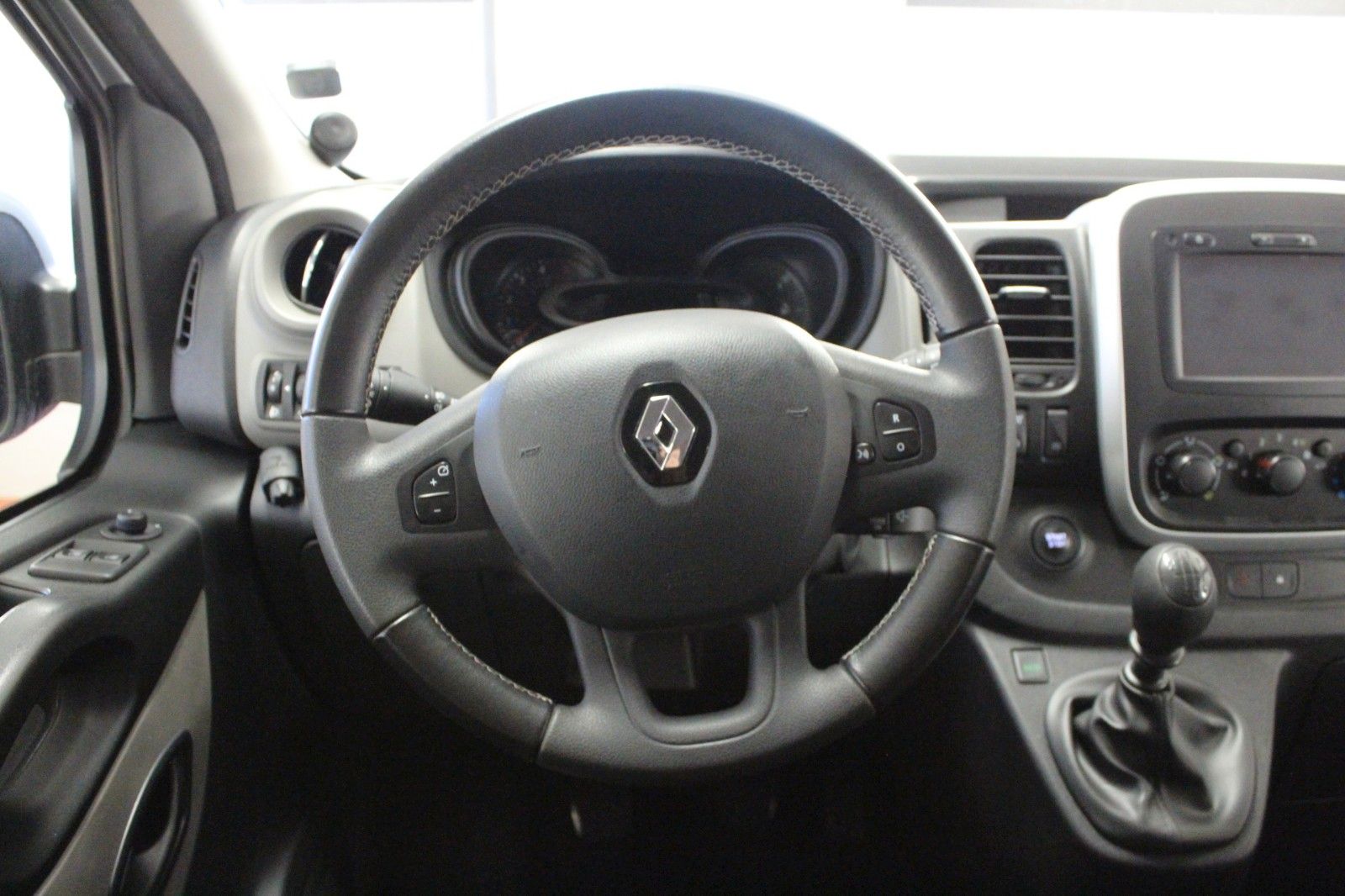 Fahrzeugabbildung Renault Trafic Combi dci 125 Expression*9-Sitzer*Navi*AH