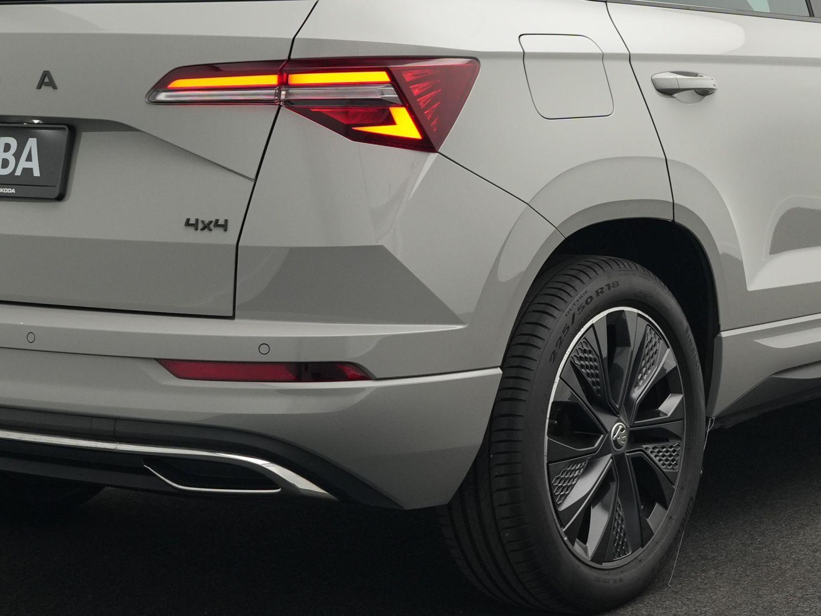 Skoda Karoq Sportline 2.0 TSI 4x4 DSG*AHK*R-KAM*LED*18