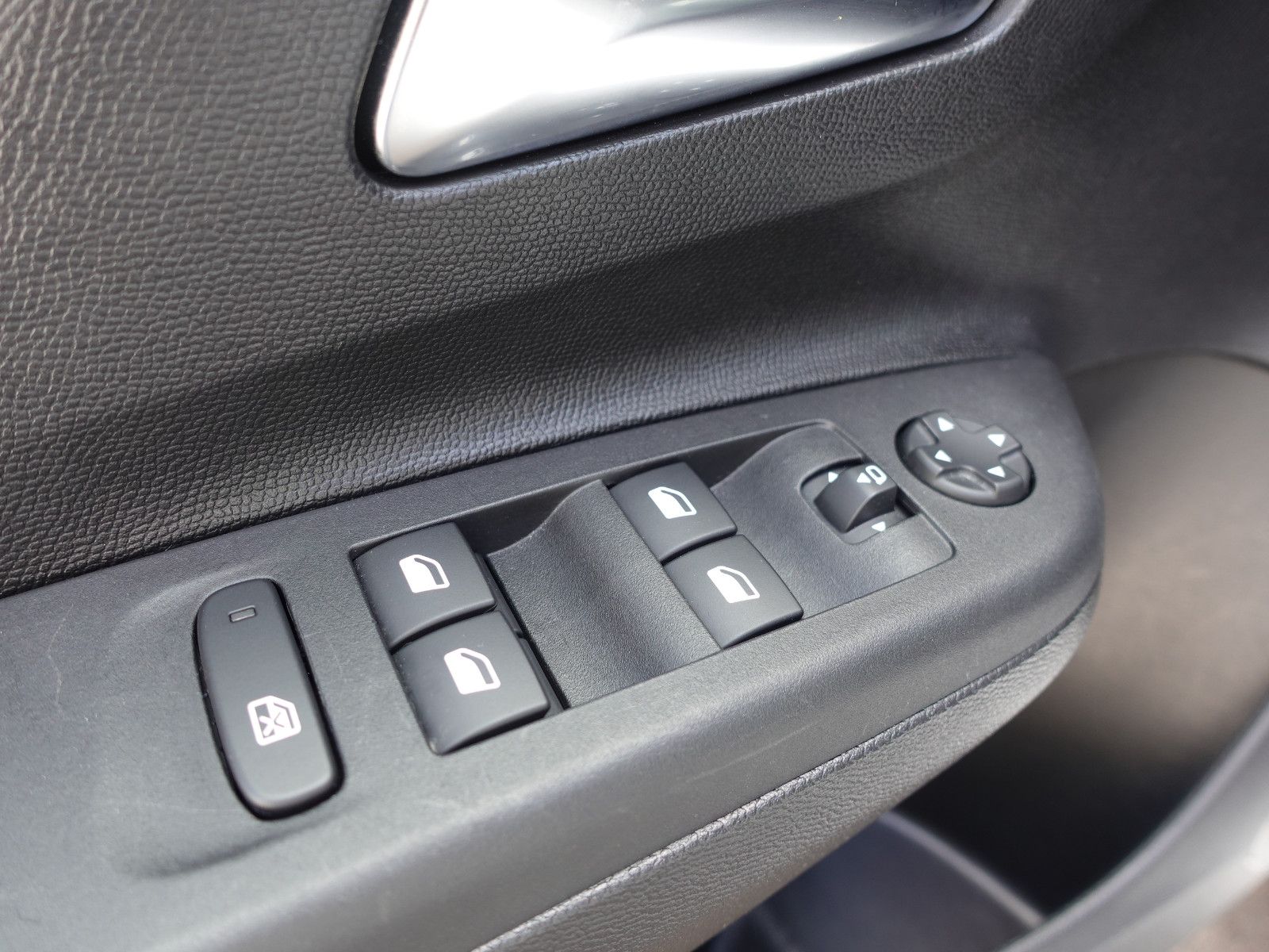 Fahrzeugabbildung Opel Corsa 1.2,Kamera,Sitz+Lenkradhzg,Allwetter,LED