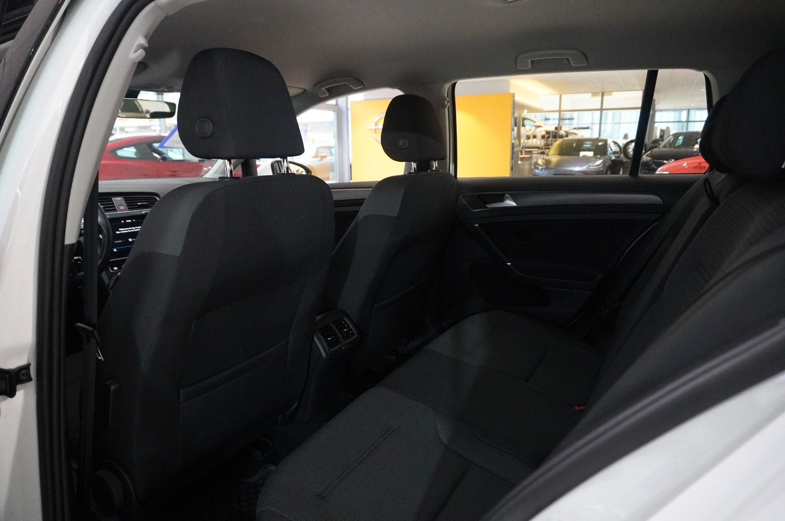 Fahrzeugabbildung Volkswagen Golf VII VARI. 1.5 TGI COMFORT. DSG NAVI/LED/ACC