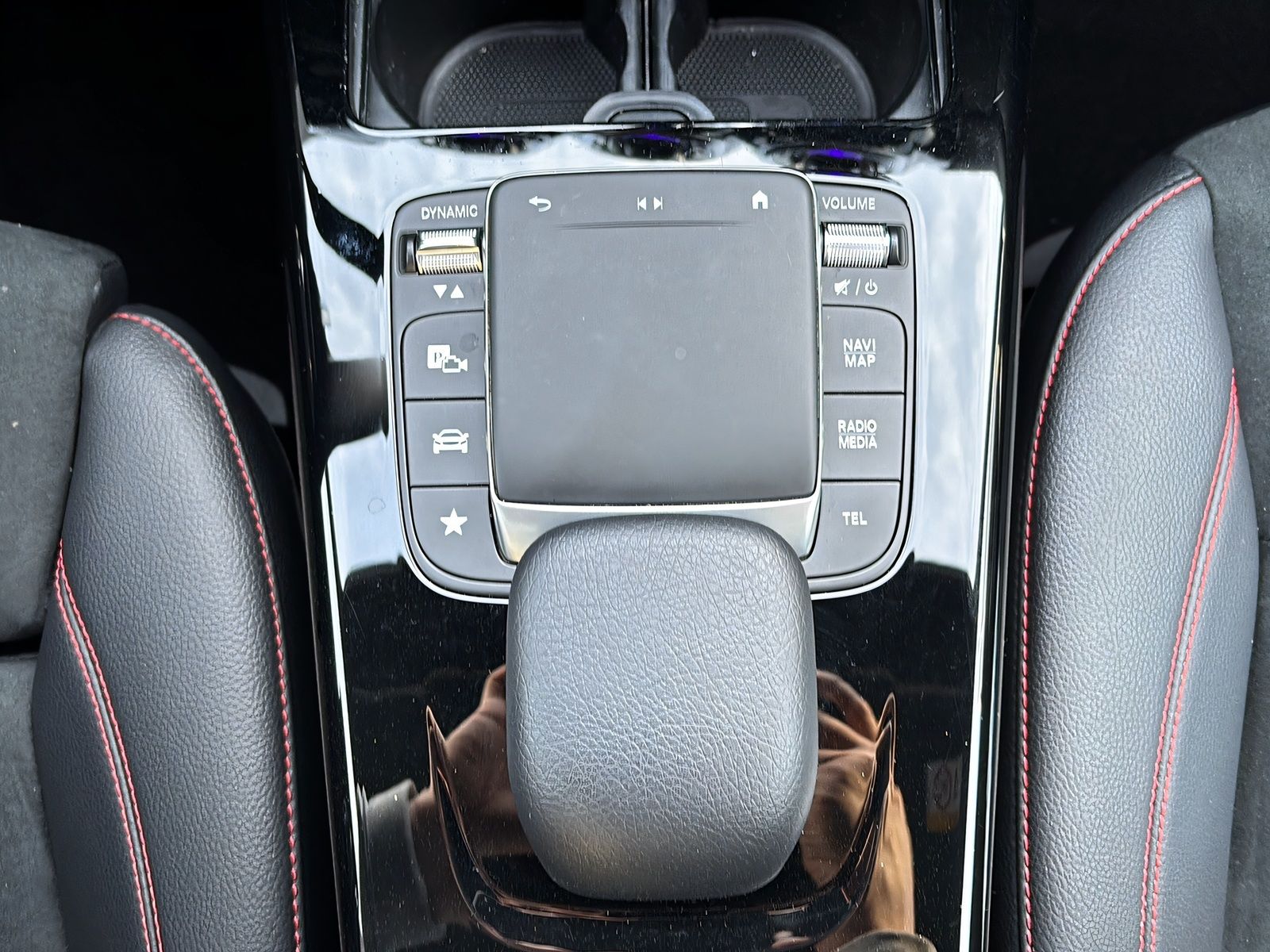 Fahrzeugabbildung Mercedes-Benz CLA 200 Shooting Brake AMG LINE NIGHT LED DSC