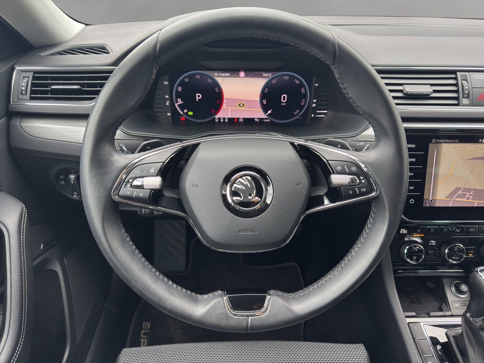 Fahrzeugabbildung SKODA Superb Combi 2.0 TSI DSG Style/AHK/KAMERA/ACC/