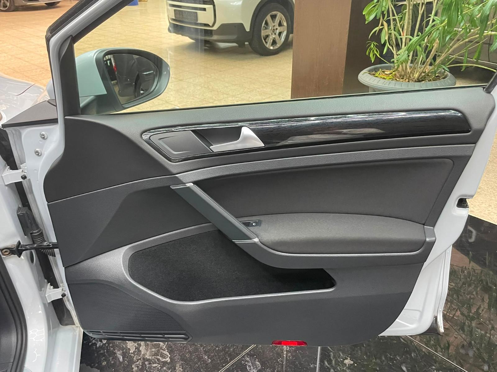 Volkswagen Golf VII Lim. Sound DSG / Carplay / Xenon