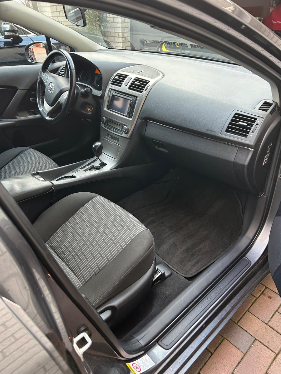 Toyota Avensis 2011 — photo 13