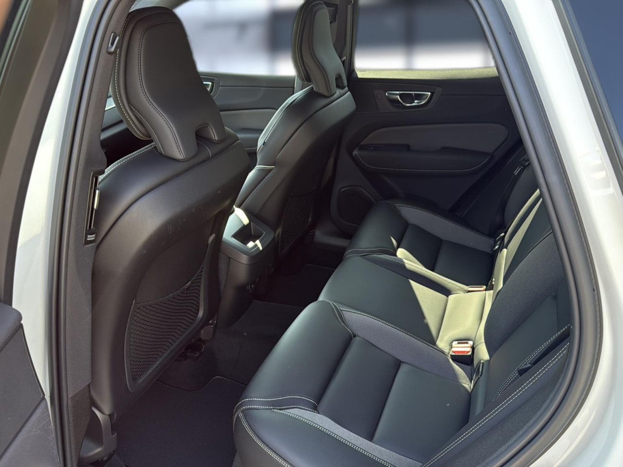 Volvo XC 60 R Design 2WD Bluetooth Navi LED Klima foto 16