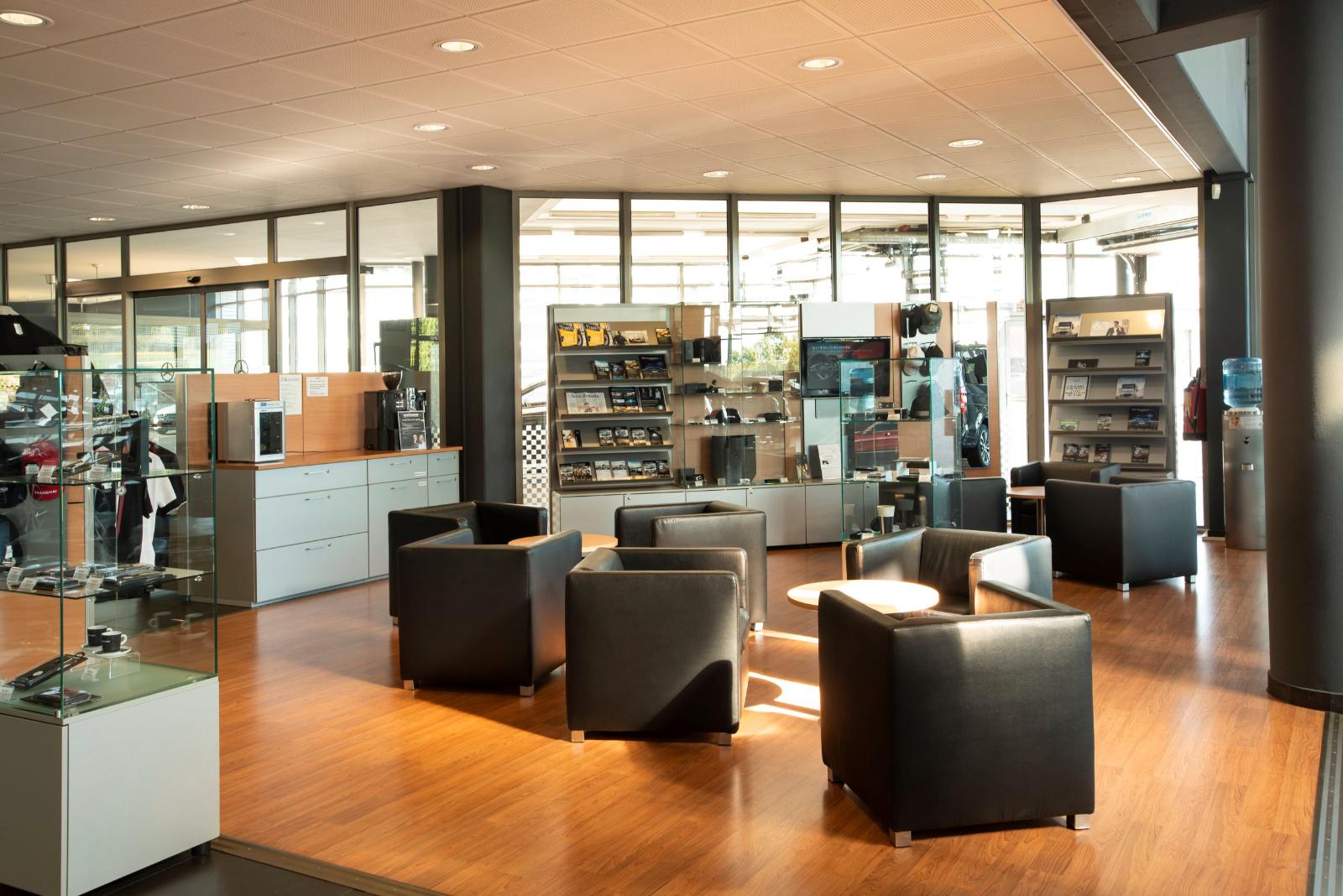 showroom-image-bottom