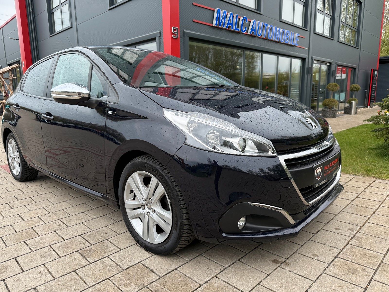 Peugeot 208 Style(Insp.(Zahnri.)neu/Tüv09.27/Pano./1 Han