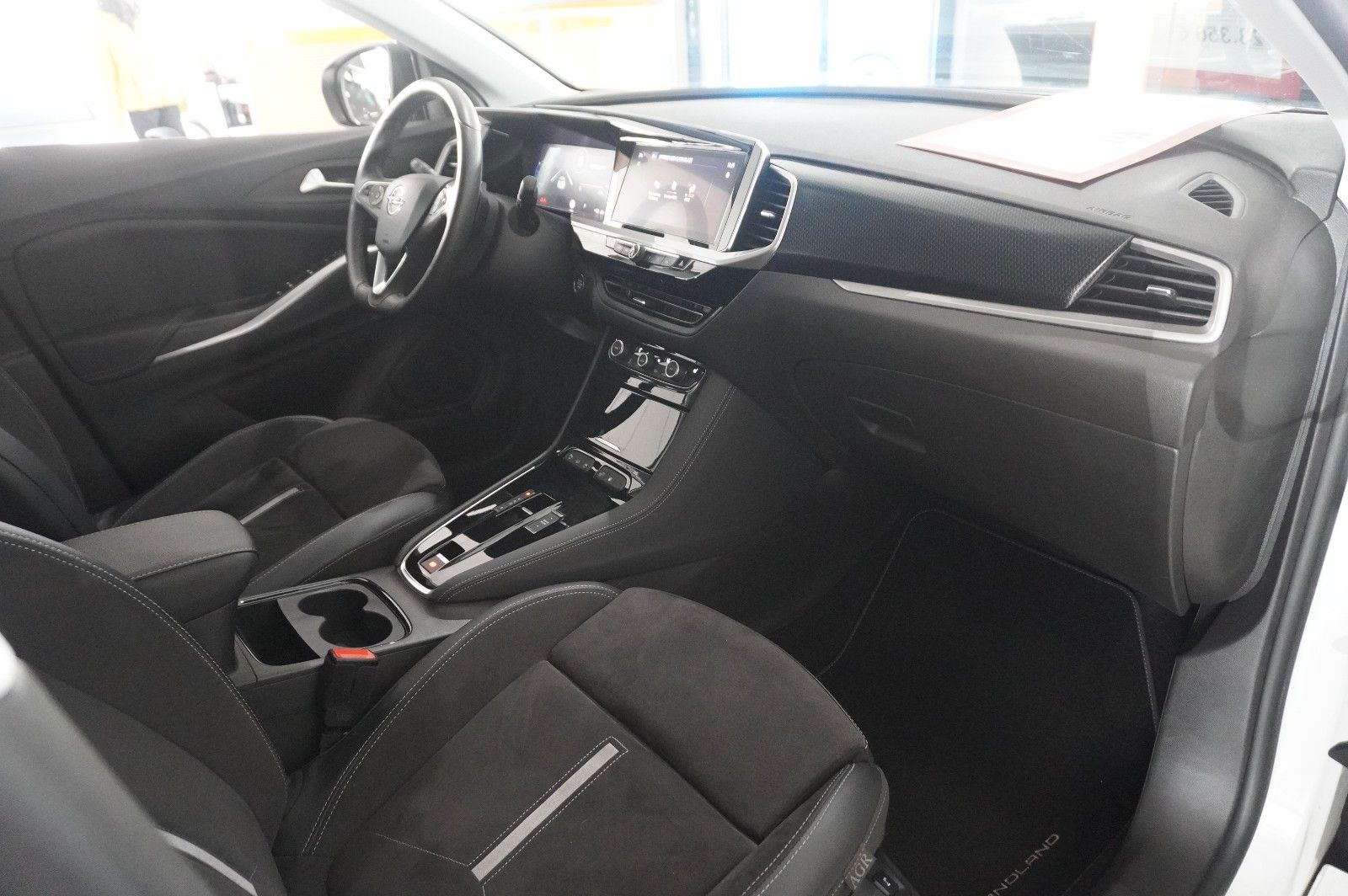 Fahrzeugabbildung Opel Grandland (X) 1.6T GSe HYBRID 4X4 NAVI/LED/SPORT
