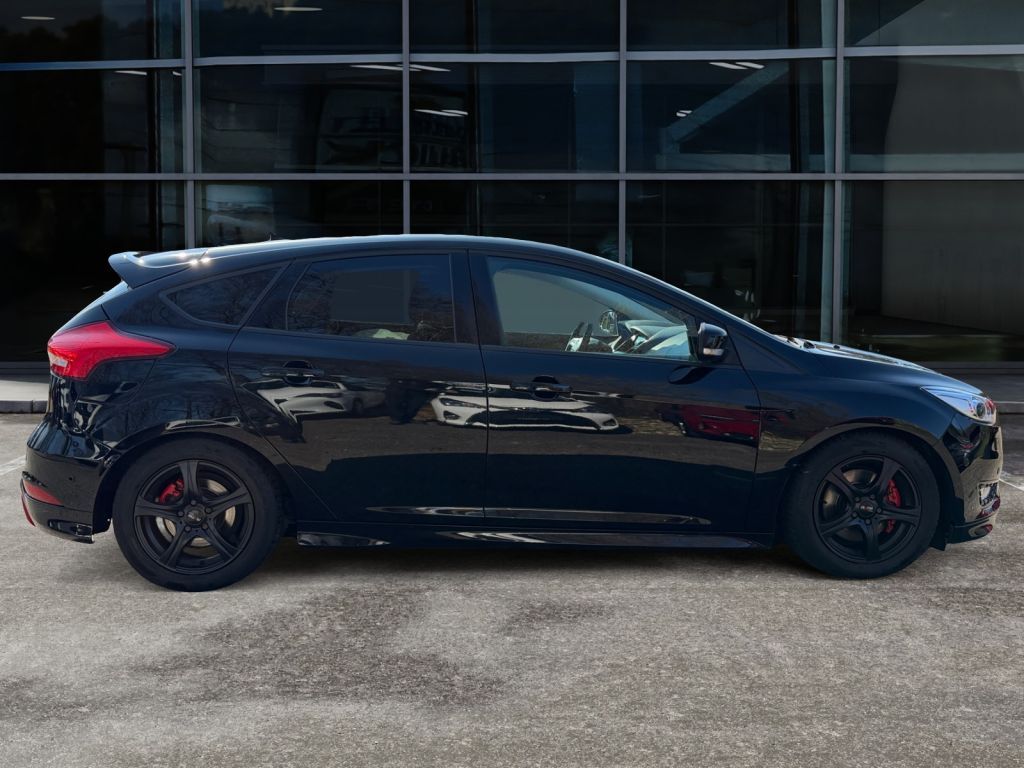 Fahrzeugabbildung Ford Focus 1.5 EcoBoost Start-Stopp-System Sport