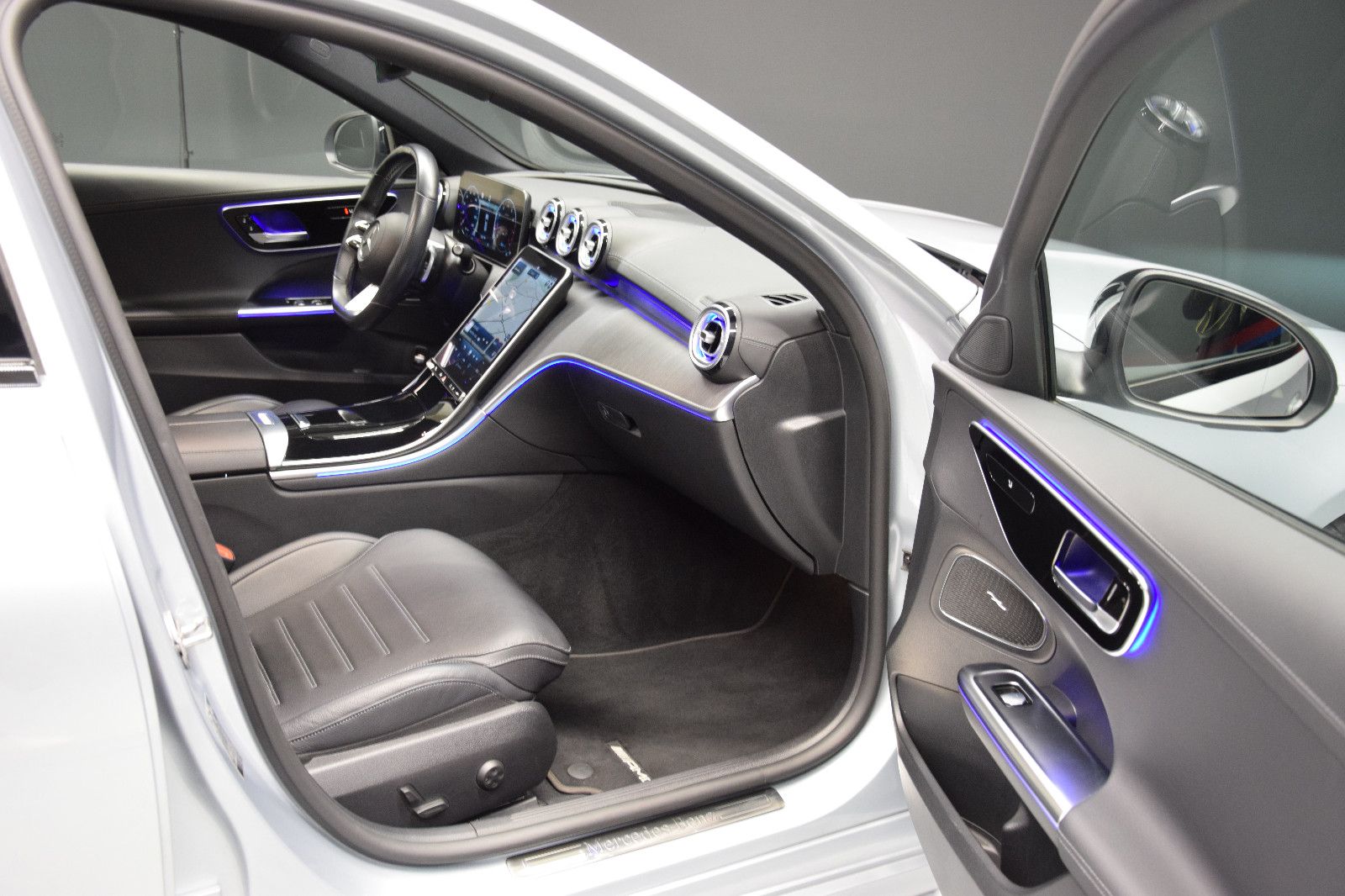 Fahrzeugabbildung Mercedes-Benz C 200 T AMG Night Pano Ambiente 360°