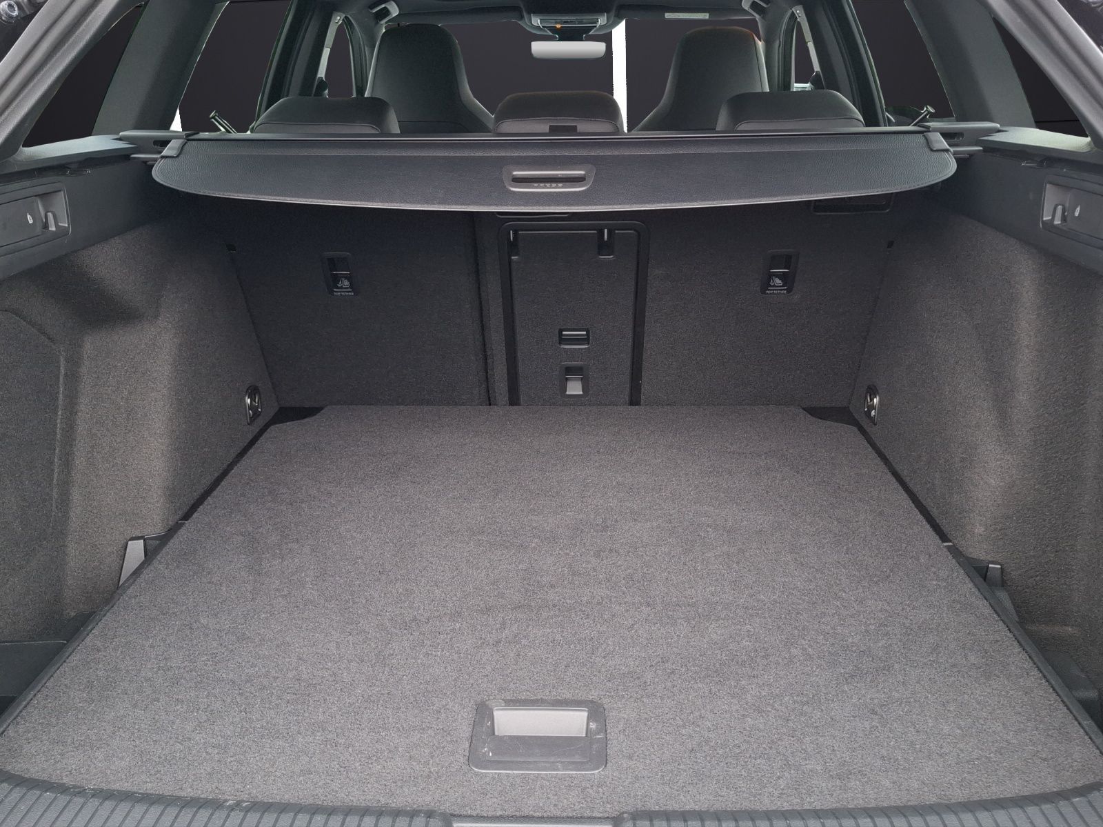 Fahrzeugabbildung Volkswagen Golf VIII Variant TSI R-Line Matrix AHK Navi AID
