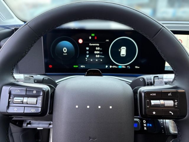 Fahrzeugabbildung Hyundai IONIQ 9 110 kWh 4WD Uniq+RELAX-PAKET+PANORAMADAC