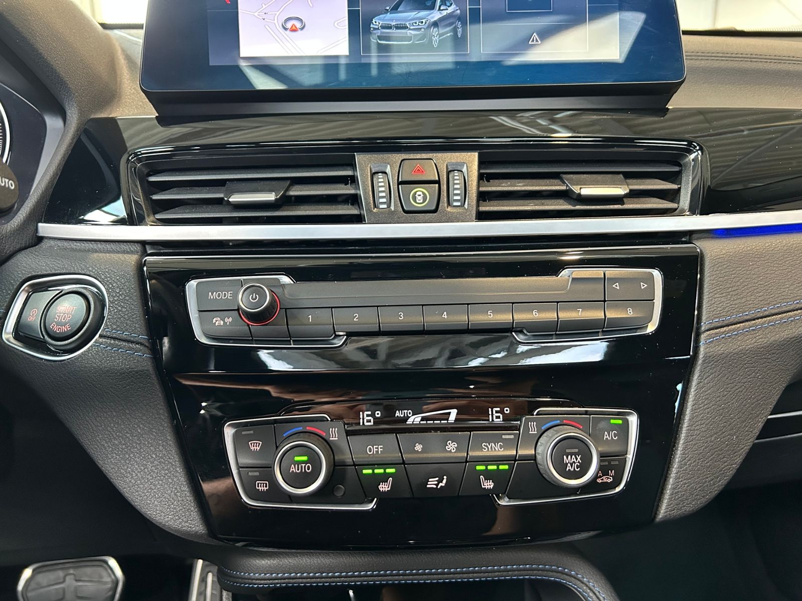 Fahrzeugabbildung BMW X2 M35 i xDrive Shadow PANO HUD H/K KAM