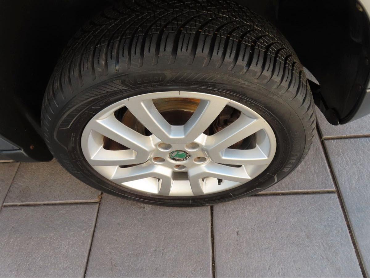 Skoda Yeti 2.0 TDI 170 ch 4x4 Ambition Plus • GPS • Attelage • Sièges chauffants • Clim bizone