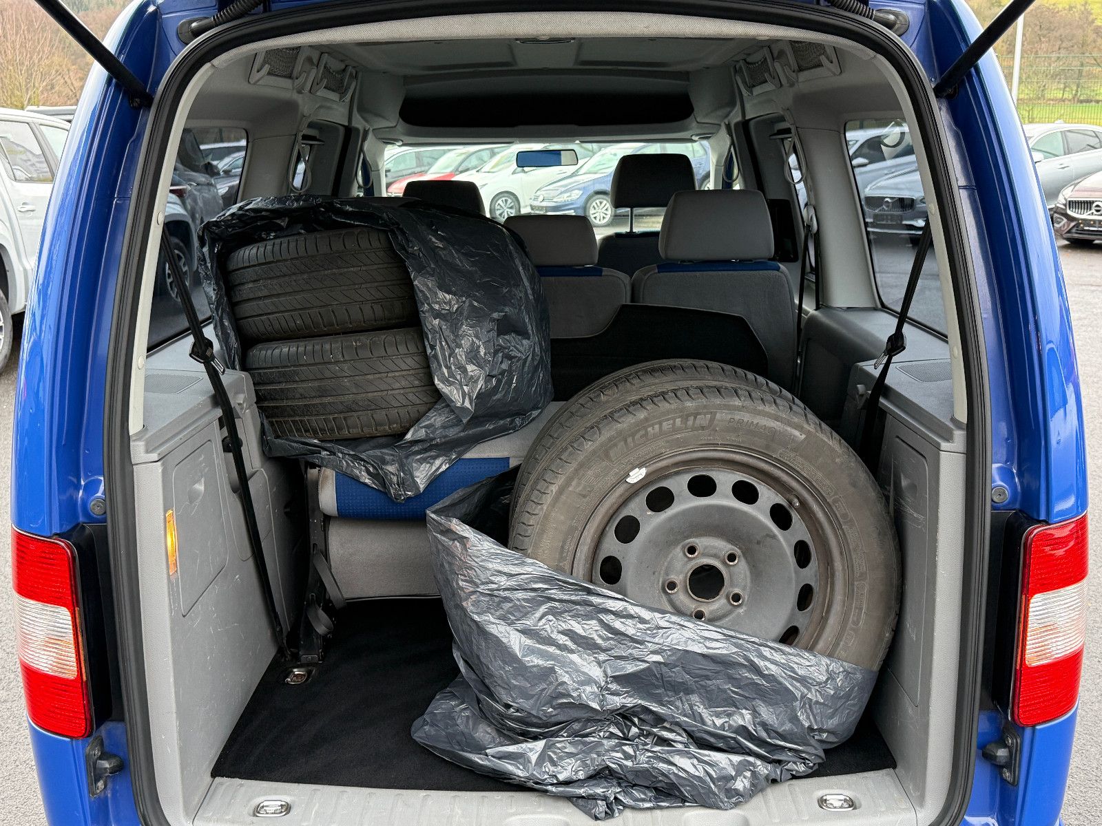 Fahrzeugabbildung Volkswagen Caddy Maxi Life 1.9 TDi DSG 7-Sitzer AHK PDC