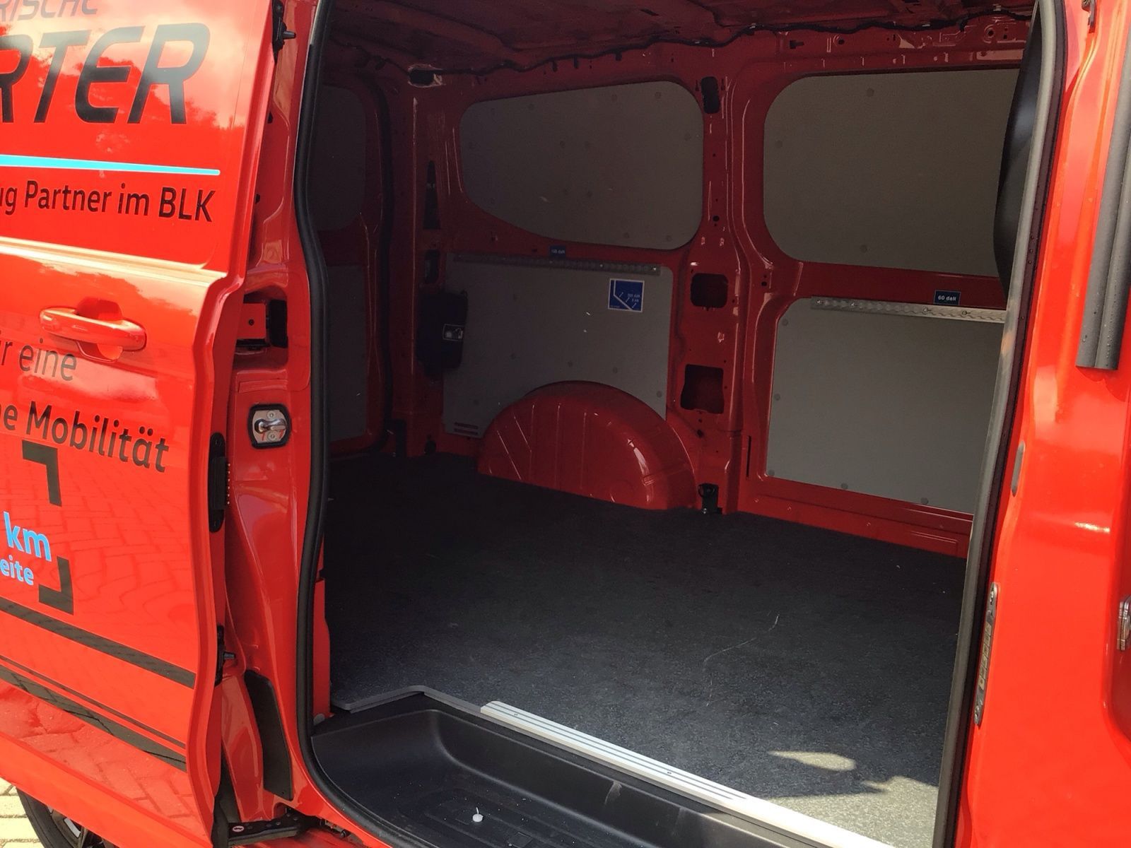 e-Transporter Kasten 160 kW BEV 1-Gang Radst. 31