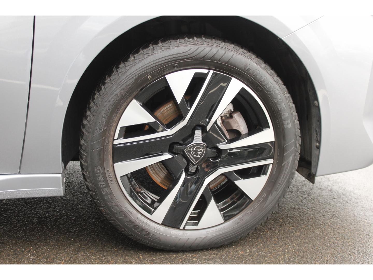 Peugeot 208 Allure PureTech 100 5türig *scheckheftgepfle