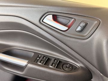 Ford Kuga - 10