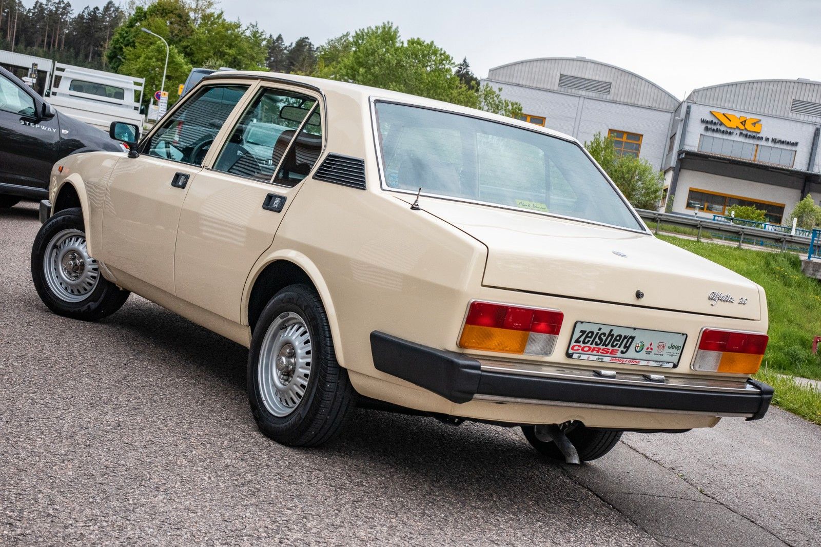 Fahrzeugabbildung Alfa Romeo Alfetta 2.0 Elfenbein*Zertifikat*Classic Gar*