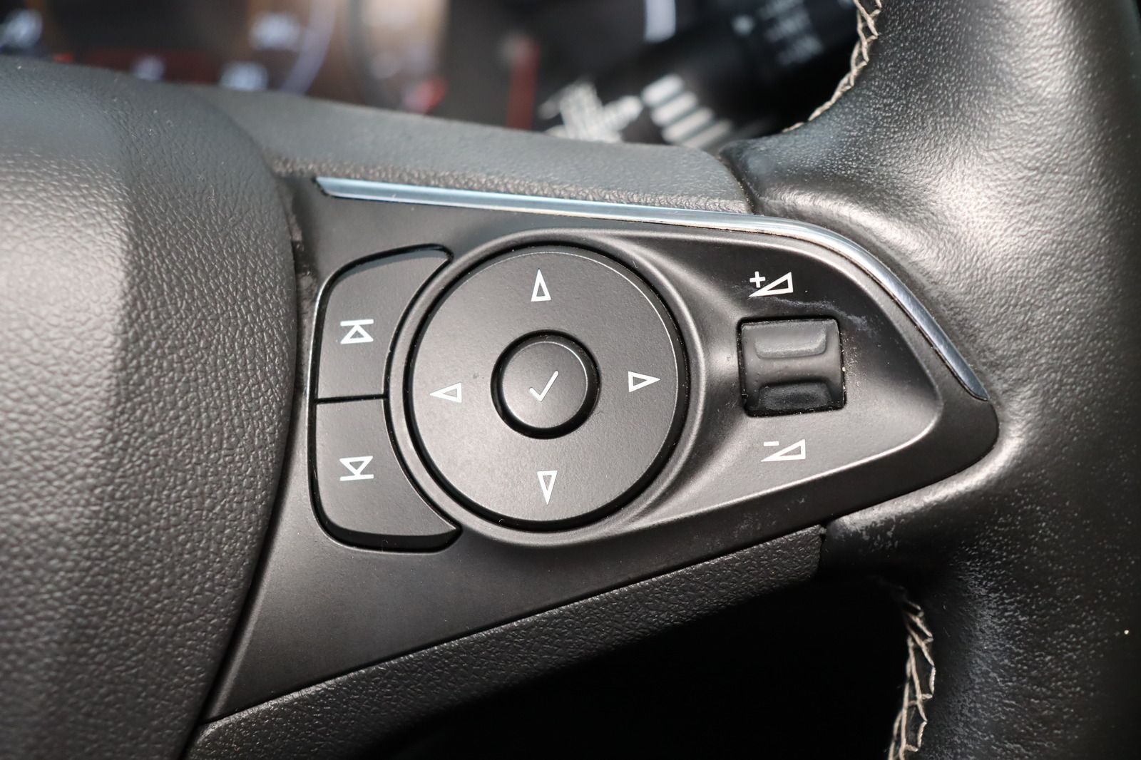 Fahrzeugabbildung Opel Insignia 2.0 CDTI Innovation * LED * Sitzhzg. *