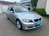 BMW 320 Baureihe 3 Touring 320d AUT., LEDER NAVI XEN - BMW 320 aus 2008: Kombi