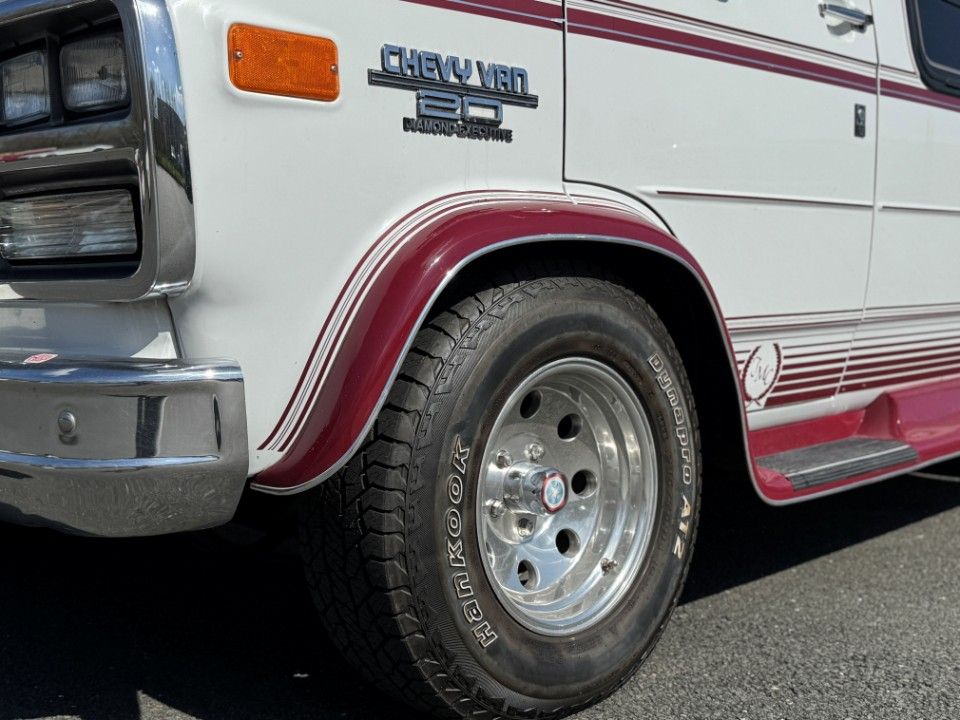 Fahrzeugabbildung Chevrolet Chevy Van G20 5.7 V8 Tiara deutsches Fzg.