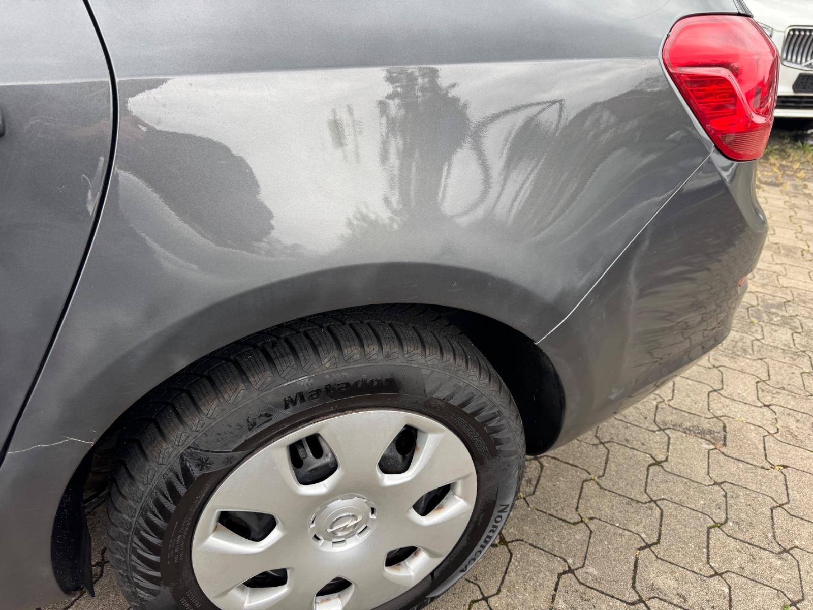 Opel Astra 2011 — photo 11