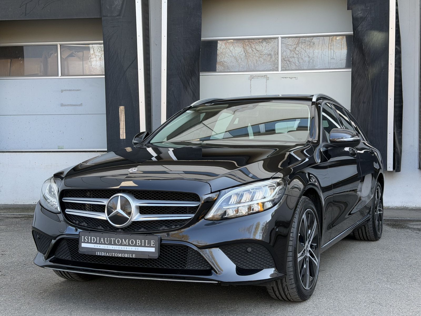 MERCEDES-BENZ C 300 D Avantgarde LED Comand Rü-Kamera Pano AHK