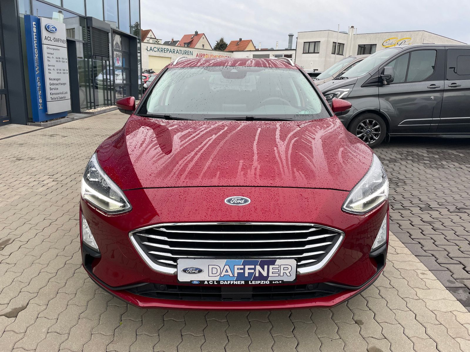 Fahrzeugabbildung Ford Focus Titanium LED, Winterpaket, Verkehrszeiche.