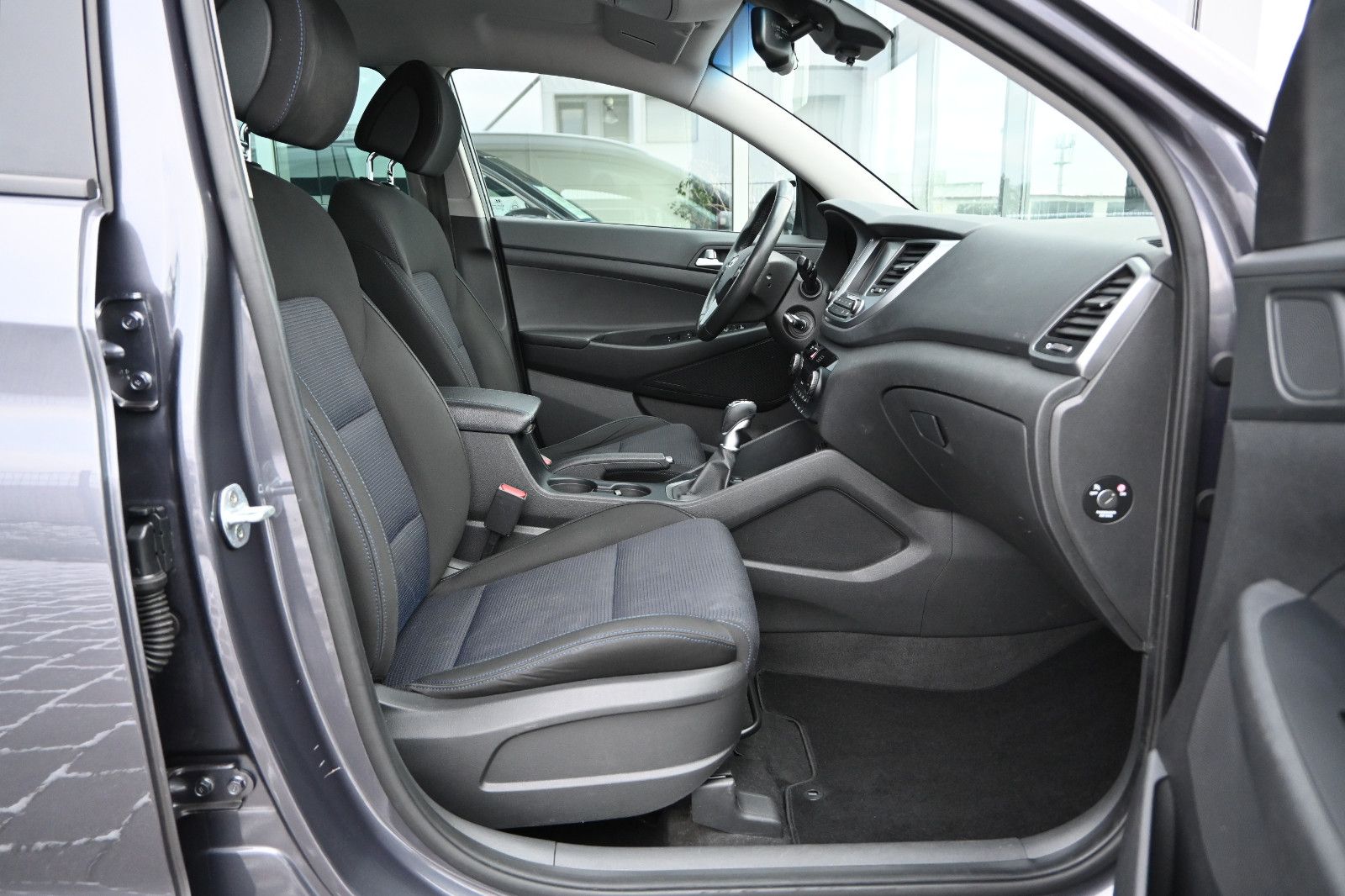 Fahrzeugabbildung Hyundai TUCSON 1.6 T-GDI Intro Edition °PDC VO+HI°KAMERA