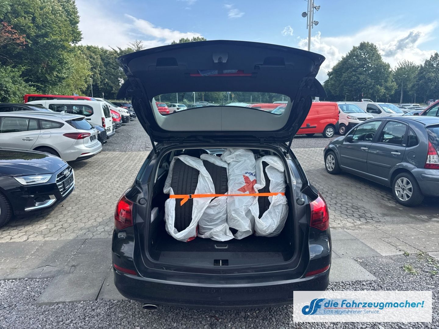 Fahrzeugabbildung Opel Astra J Sports Tourer Sport 1.4 Turbo *EXPORT
