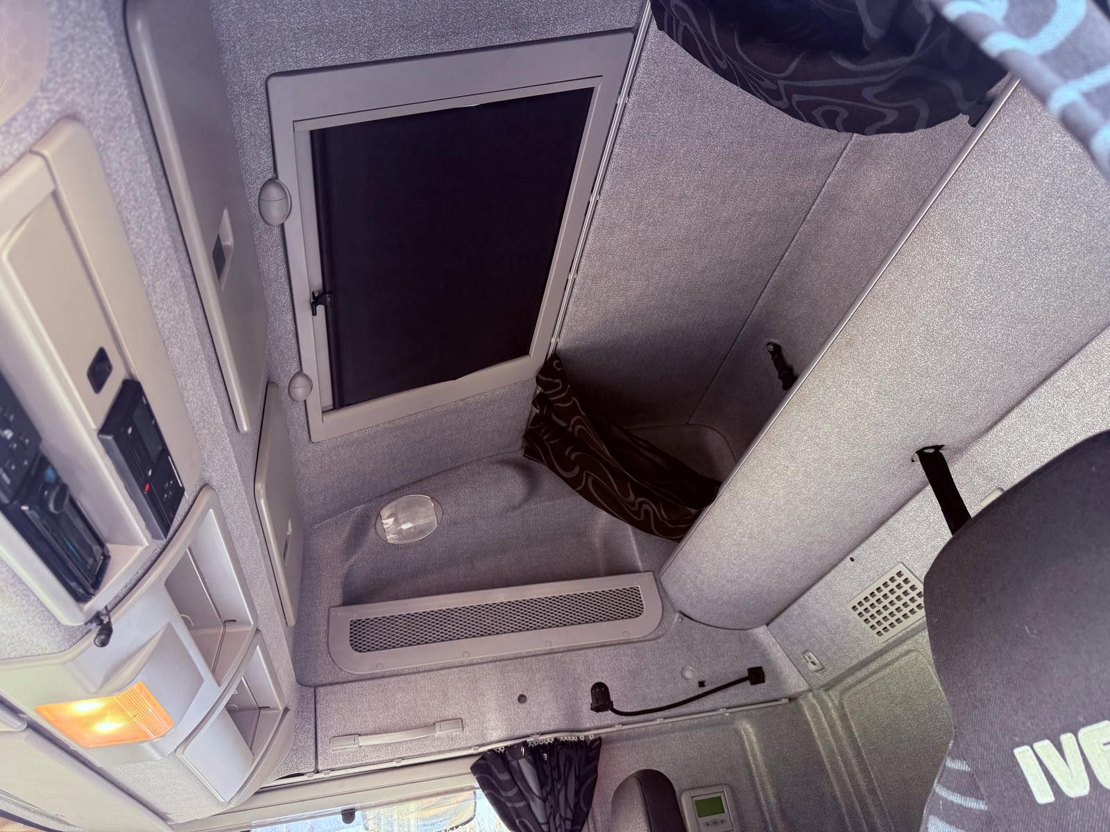Fahrzeugabbildung Iveco EEV 80E22 EuroCargo Koffer mit Ladebordwand 1T