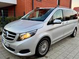 Mercedes-Benz V 220 d Automatik | AHK | 8 Plätze - graue Mercedes-Benz V-Klasse
