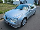 Mercedes-Benz 220 - Mercedes-Benz 220 aus 2001