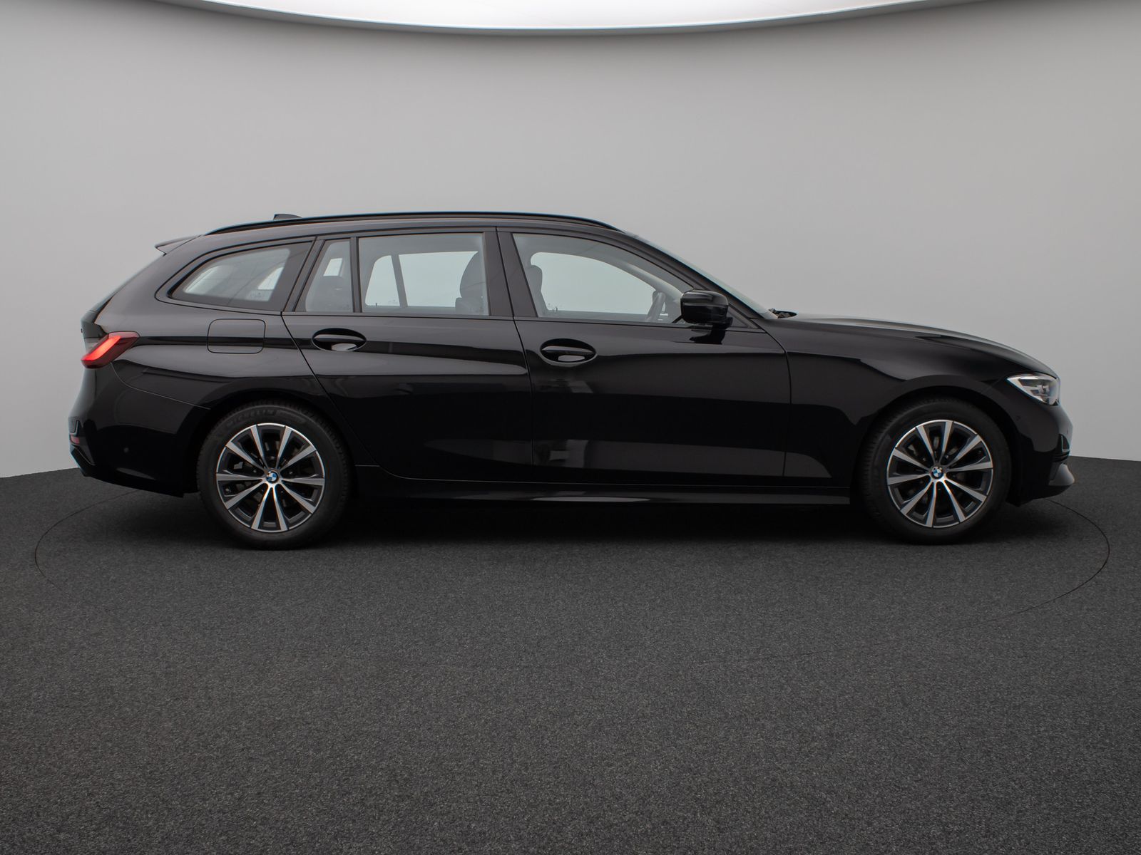 Fahrzeugabbildung BMW 320d Sport Line Kamera DAB HiFi Lordos Alarm LED