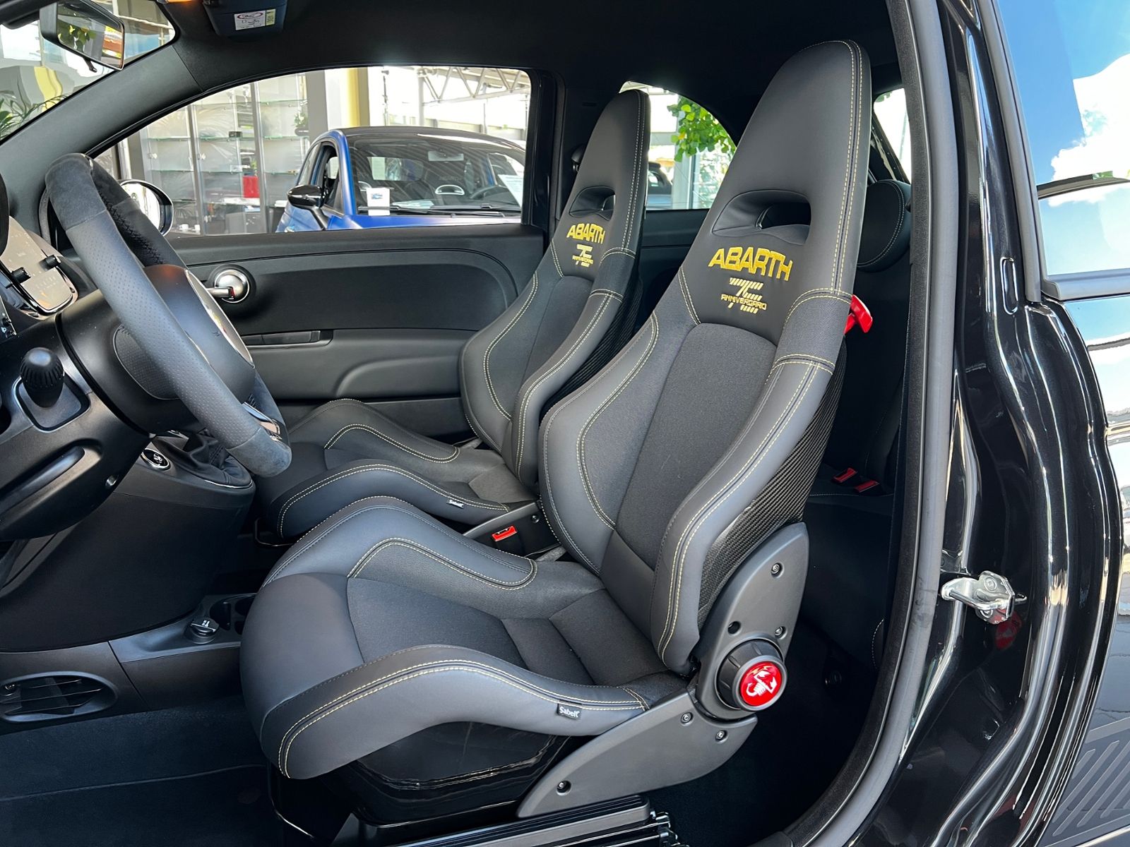 Fahrzeugabbildung Abarth 695 75 Anniversario BEATS Full Link KLIMA NAVI