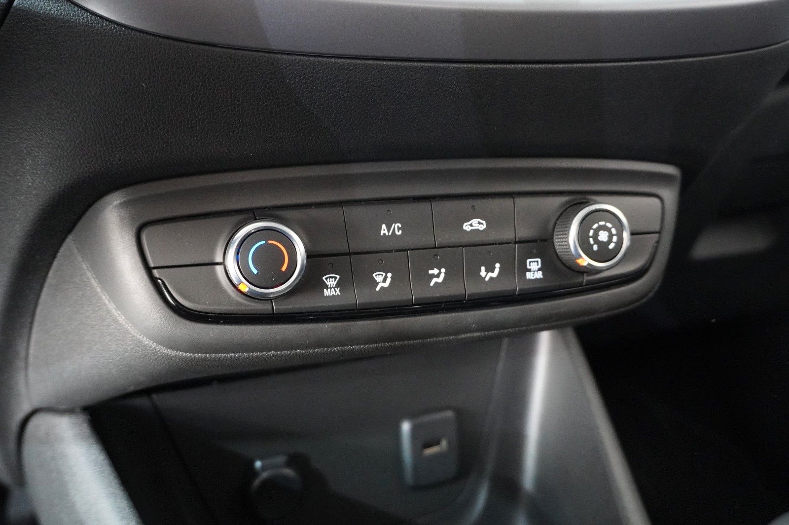 Fahrzeugabbildung Opel Crossland (X) 1.2 EDITION NAVI/LED/KAMERA/DAB+