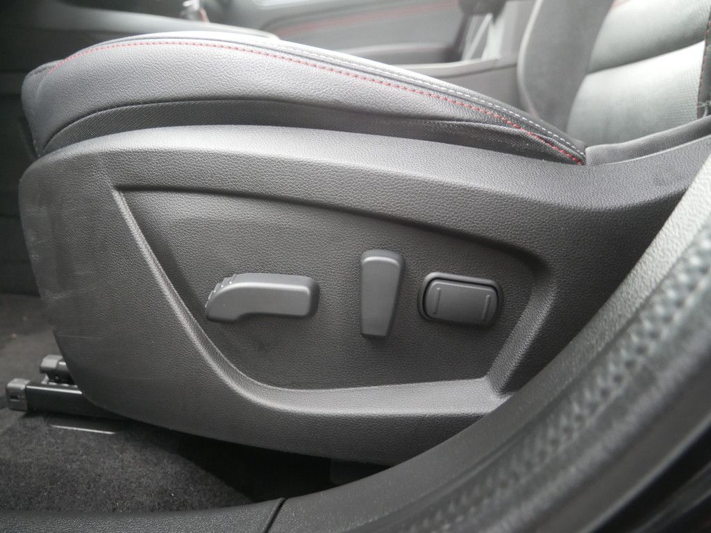 Fahrzeugabbildung Renault Arkana R.S. Line TCe 160 SHZ KAMERA NAVI ACC LED