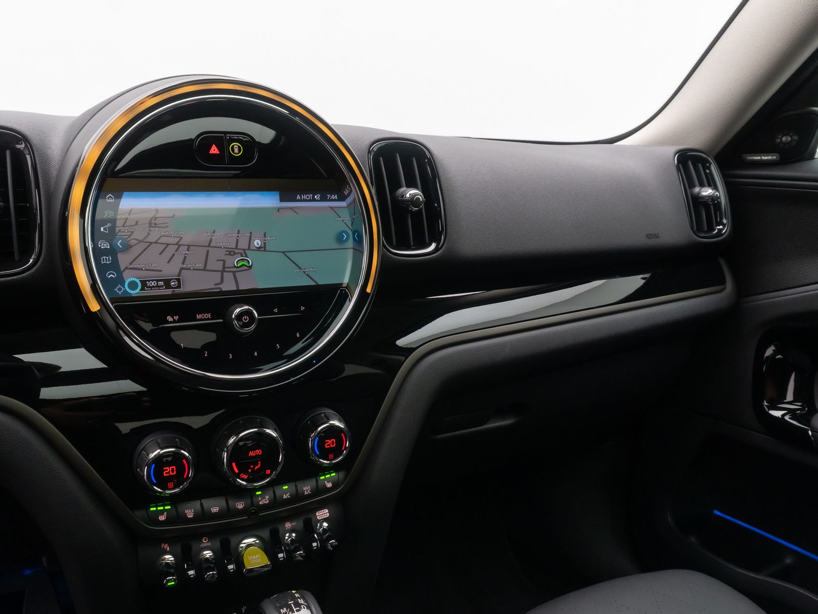Fahrzeugabbildung MINI Countryman SE (Cooper) ALL4 HUD Kamera H/K Voll
